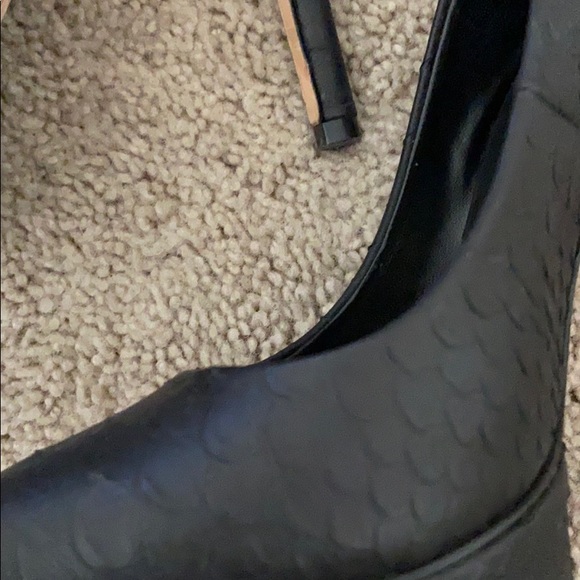BCBG Glazed python pump - Picture 5 of 6
